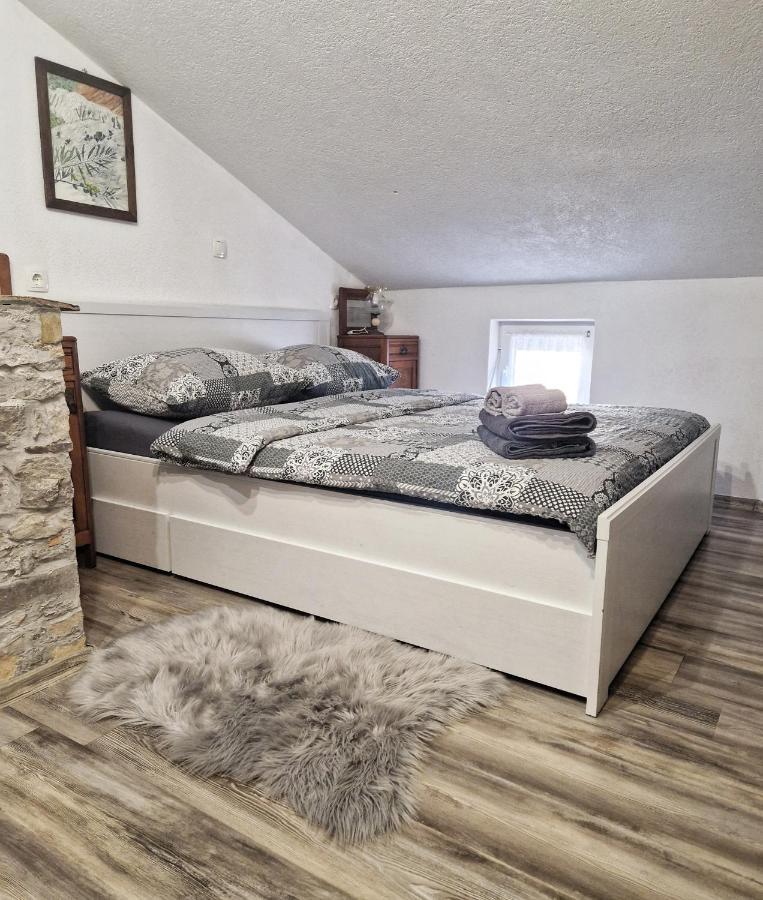 Sweet Room With A Terrace Roč Exterior foto