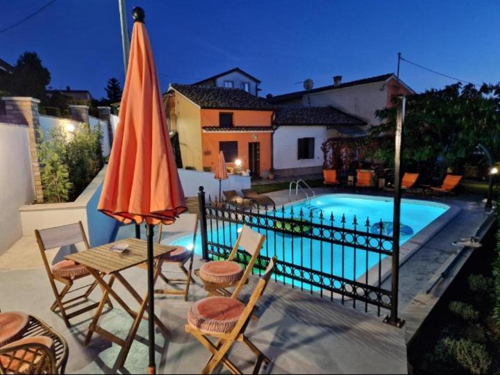 Sweet Room With A Terrace Roč Exterior foto